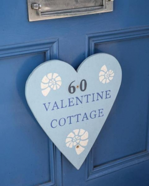 Holiday Cottage with Seafront Beach Hut, Lyme Regis, Dorset